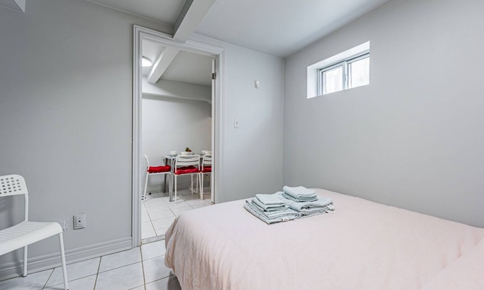 Rockcliffe - Smythe House | Cheerful 1-bedroom 1-living-room walkout basement