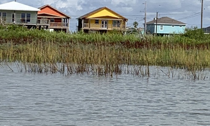 Rockport House | Cheerful 2 bedroom house with boat, car parking! Relax, fish, beach and unwind!