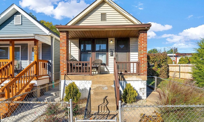 Southwest Garden House | Cheerful 2 Bedroom House on the Hill in St. Louis