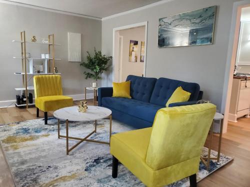 Montgomery House | Cheerful 2 BR Near Colleges, Downtown, Attractions