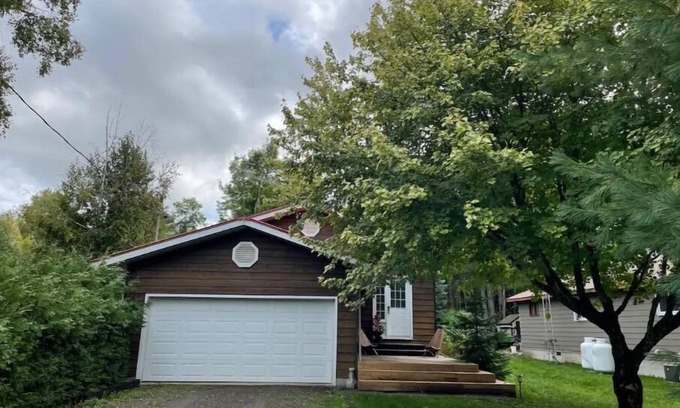 Kirkfield House | Cheerful 3 bdrm home in the Kawarthas.