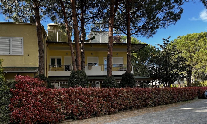 Ishem Villa | Cheerful 4-bedroom villa with garden and indoor fireplace.