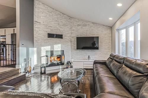 Prevost Ski Chalet | Cheerful 4 bedroom home with inground heated pool