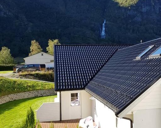 Flam House | Cheerful 4-bedroom home with fireplace, 1,5km from Flåm center