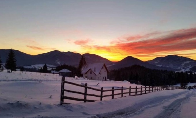 Piatra Fantanele House | Cheerful 6-bedroom villa with indoor fireplace - price for entire property