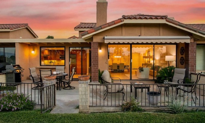 Palm Desert House | Cheerful Condo in Monterey Country Club 2BR + Den