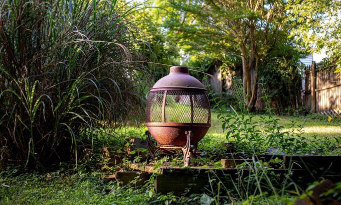 Ashland House | Cheerful home with deck, large backyard & firepit!