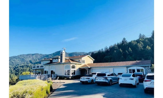 Saratoga Villa | Cheerful, Private, Large Villa with Gorgeous View