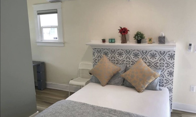 Monrovia House | Cheerful Studio Monrovia Old Town/Pasadena/COH