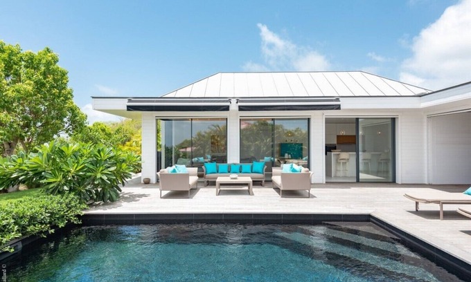 Gustavia Industrial Zone Villa | Chef included by Fantasia Villas: King Gustaf