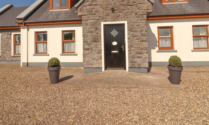 Quilty Cottage | CHERRY BLOSSOM COTTAGE, family friendly in Quilty, County Clare