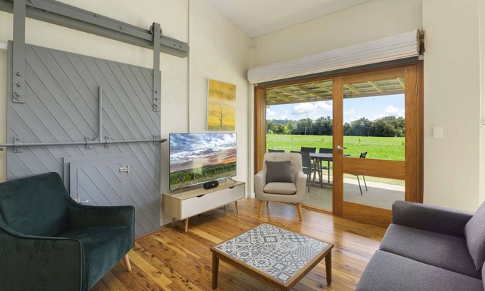 Canobolas Cottage | Cherry Cottage, Orange NSW. Walk to 4 cellar doors from this cosy oasis.