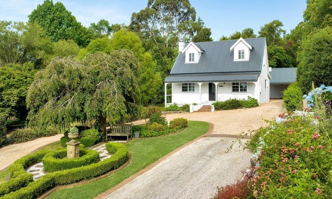 Burrawang House | Cherry Tree Cottage, Burrawang, Southern Highlands