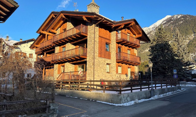 Morgex Apartment | Cherry Tree House. Cozy and modern, nestled in the tranquility of the Alps