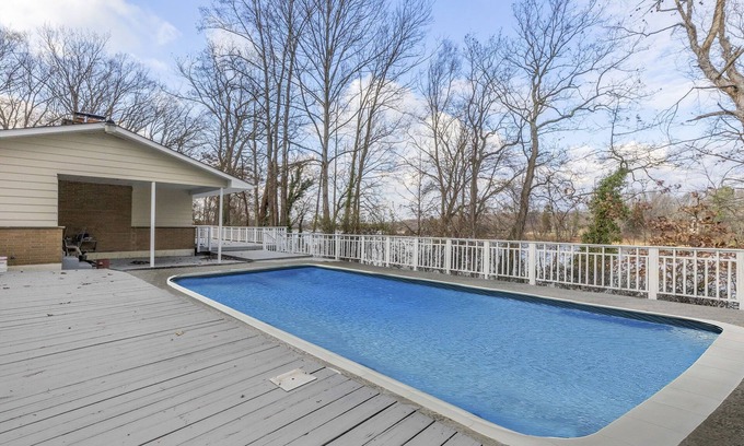 Elkton Cottage | Chesapeake City Pool Retreat – Waterfront Stay in the Woods