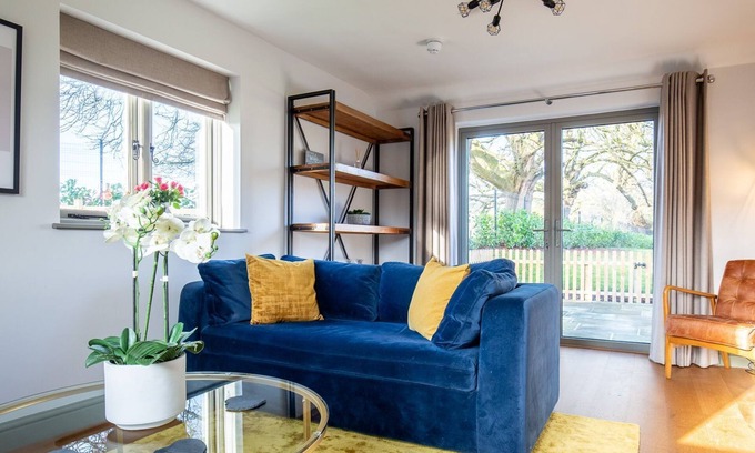 Winchcombe Cottage | Chestnut Cottage - sleeps 4 guests in 2 bedrooms