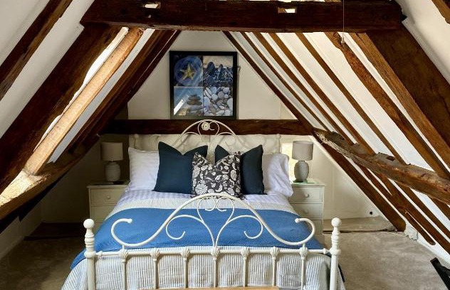Ardingly House | Chestnut Tree Cottage, 7 High Street