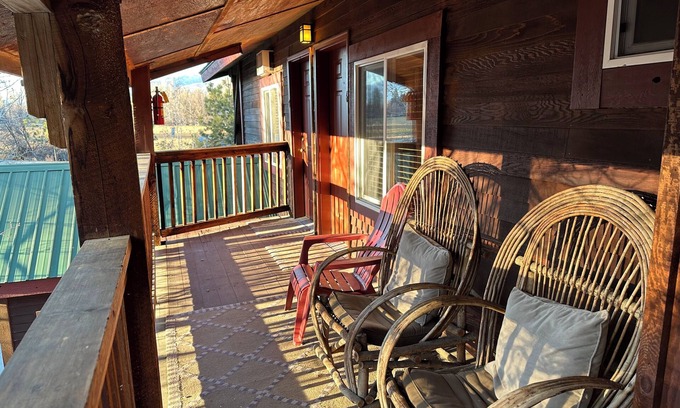 Winthrop Hotel | Chewuch Inn and Cabins