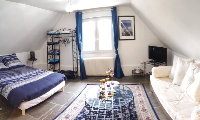 La Couture Boussey Bed & Breakfast | Chez Aurélia: Romantic bedroom-suite with starry sky