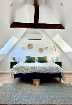 Saint-Amand-les-Eaux Apartment | Chez Clément et Mathilde -Duplex climatisé Hyper centre , tout équipé