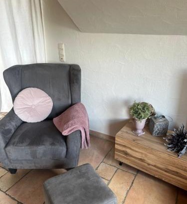 Kempenich Apartment | Chez Ellie- Ferienwohnung Nähe Nürburgring, Rhein, Ahr, Eifel
