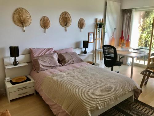 Ceyrat House | Chez Isa, espace prive,1 chambre, salle de bain, coin cuisine, terrasse, jardin, entrée autonome, parking