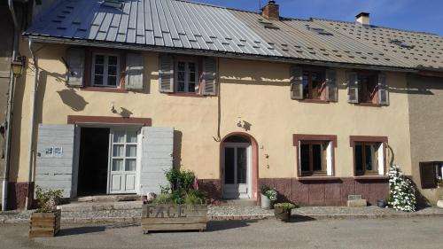 Mont-Dauphin Bed & Breakfast | Chez Jacquie et Fifi