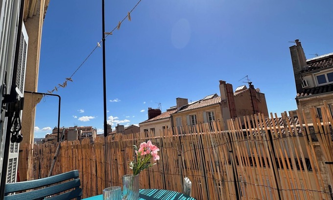 Notre-Dame du Mont Apartment | Chez l'Authentique, a large, cosy T2 on Cours Julien