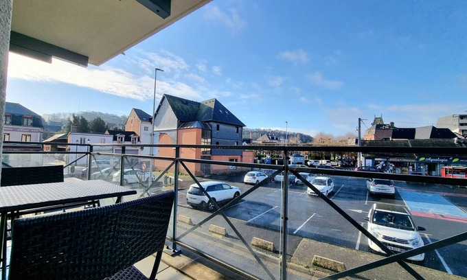 Honfleur Condo | 💛 Chez Lou et Dan, 4P apartment with balcony, elevator and secure parking