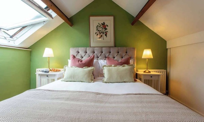 Bradford-on-Avon Apartment | Chez Nous - central Maisonette - Bath Surrounds