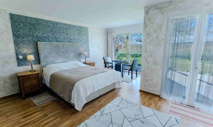 La Pomarede Bed & Breakfast | Chez Phil, Chambres D'hôte, Chambre Thème Bois