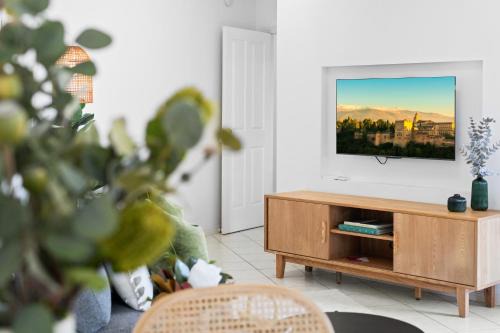 Bridgeman Downs Apartment | Chic 1-Bed Escape with Parking Bridgeman Downs