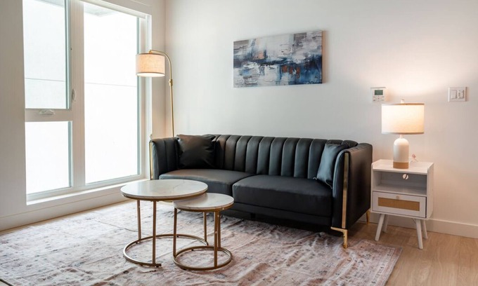 Downtown San Francisco Apartment | Chic 1-bedroom apartment with AC, fitness room in fabulous San Francisco