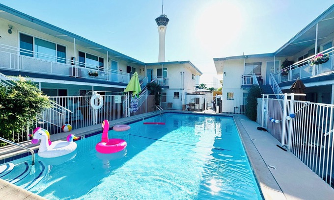 Beverly Green Apartment | Chic 1-bedroom apartment in vibrant Las Vegas with WiFi, Strip,LVCC