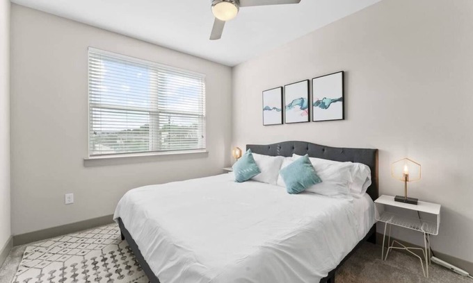 Montopolis Apartment | Chic 1BR king suite close to Downtown w/fast WiFi