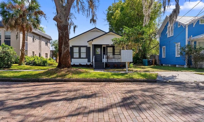 Lake Eola Heights House | Chic 1BR Orlando Rental Kitchen & Fast Wi-Fi