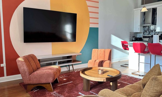 Near West Side Apartment | Chic 2 BR, 1 Parking, Sleeps 6!