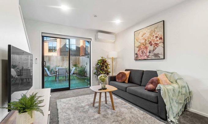 Henderson House | Chic 2-BR Haven with Relaxing Patio and Modern