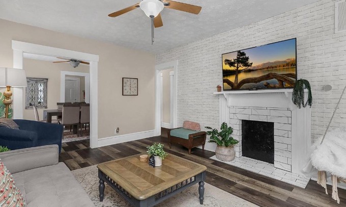 Franklin Park House | Chic 2BR near DT, 8 min walk to Park&Conservatory
