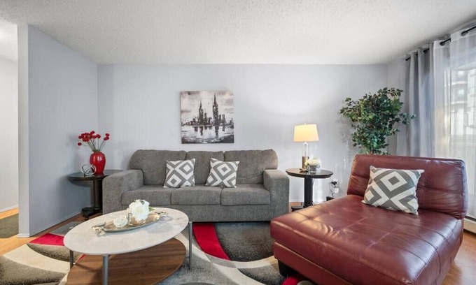 Fort McMurray Apartment | CHIC 2BR | Near Keyano College | Free Parking