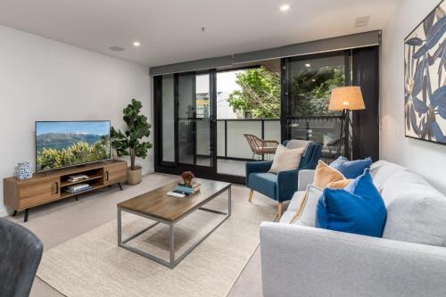 Braddon Apartment | Chic 3-Bed in Central with Pool, Sauna and Gym