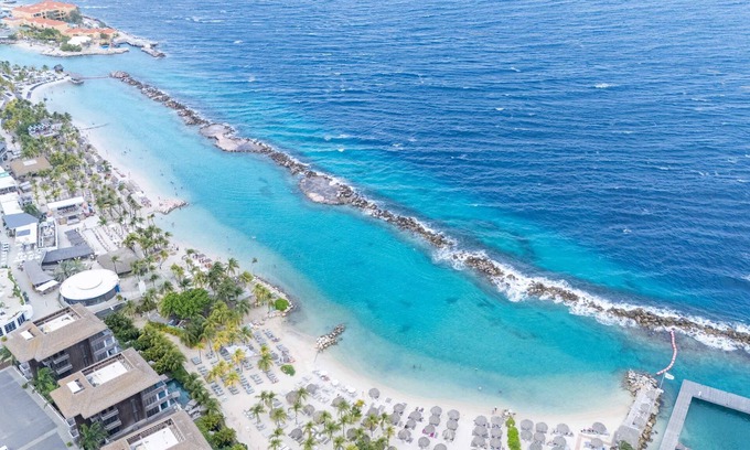 Marie Pampoen Apartment | Chic 3BR Apartment Mambo Beach Area Stay