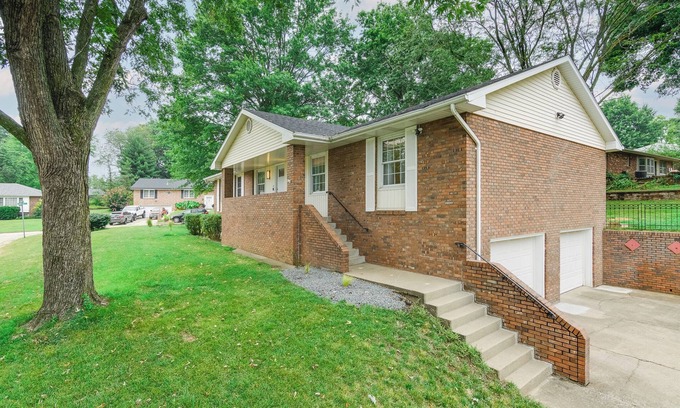 Jefferson City House | Chic 4-BDR 3 BA Home in Safe, Desired Neighborhood 5 Min from State Capitol.