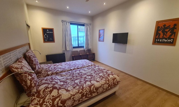 La Ferte-Saint-Aubin Bed & Breakfast | Chic Amédée PMR Room with Wi-Fi and breakfast included