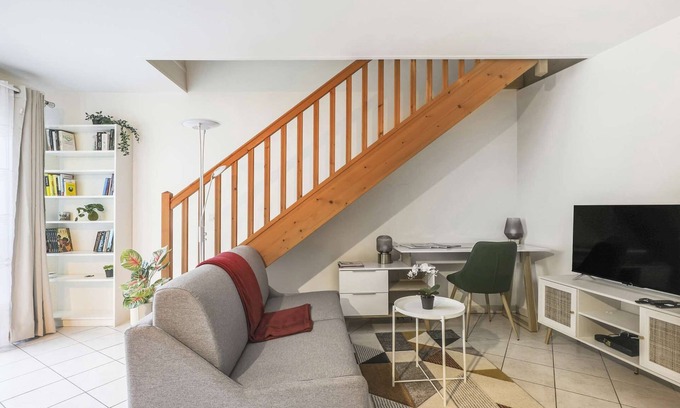 Palaiseau Apartment | Chic apart duplex with parking