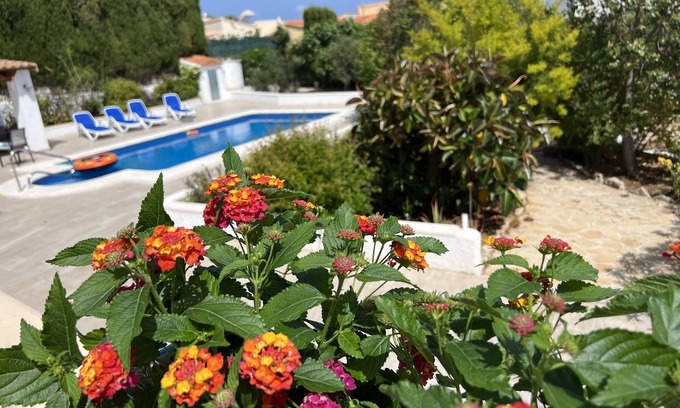 Calpe House | Chic bungalow in a quiet and central location with private pool - close to the beach