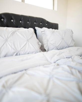 Peak's Suburban Addition Apartment | Chic Champagne 1BR1BA-Central Dallas Retreat