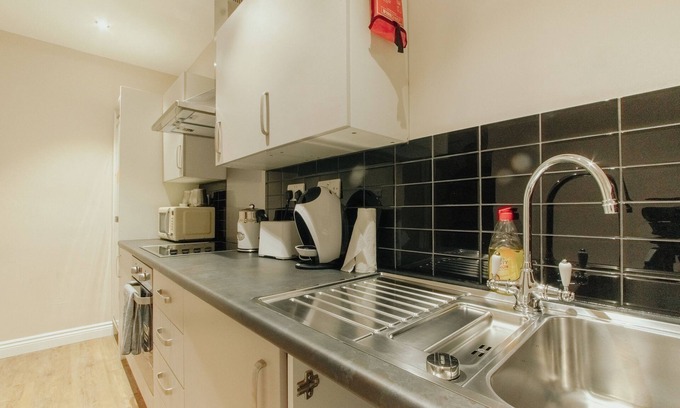 Sheffield Apartment | Chic & Cheerful 1bedroom in Historic building
