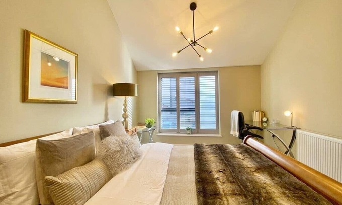 Cotham House | Chic Clifton Home – inviting décor & outdoor space