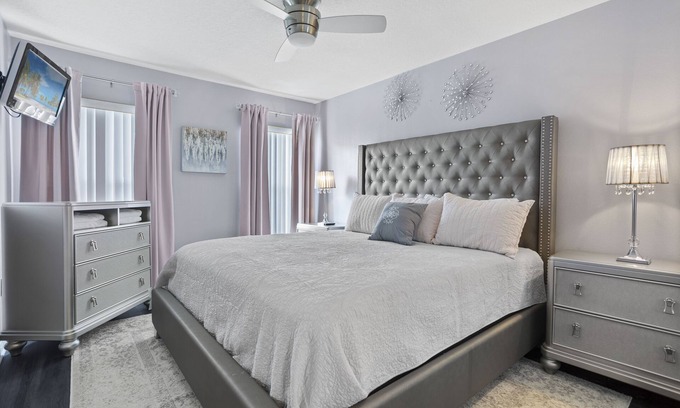 Lindfields Condo | Chic & Comfortable ☺ Pool+Spa+Grill+Games!